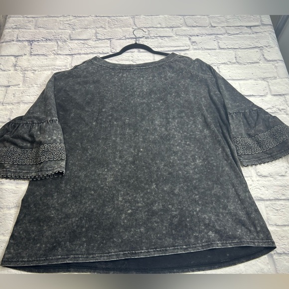 Umgee Charcoal V-Neck Top with Lace Trim Sleeves. Size 2X - Picture 10 of 10